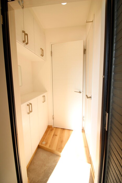 物件内観写真16　(玄関)