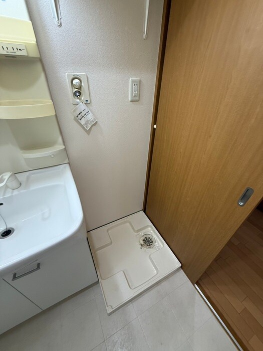 物件内観写真14　(洗濯機置場)