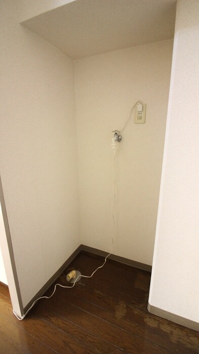 物件内観写真11　(洗濯機置場)