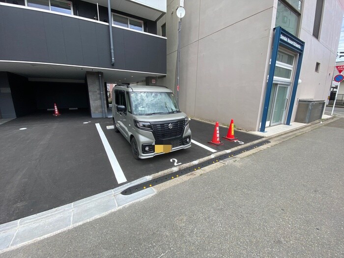 物件外観写真2　(駐車場)