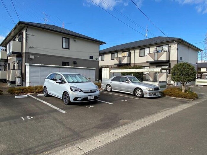 物件外観写真2　(駐車場)