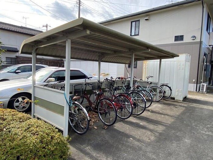 物件外観写真3　(駐輪場)