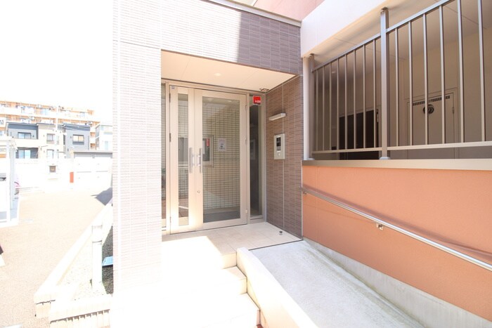 物件外観写真4　(エントランス部分)