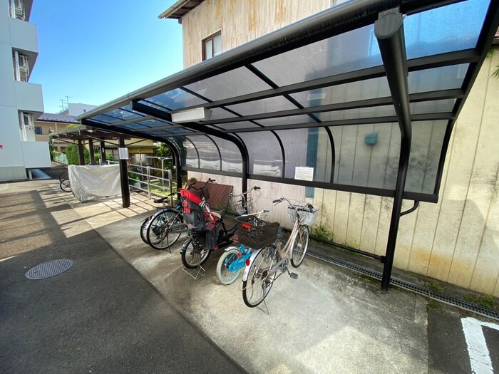 物件外観写真3　(駐輪場)