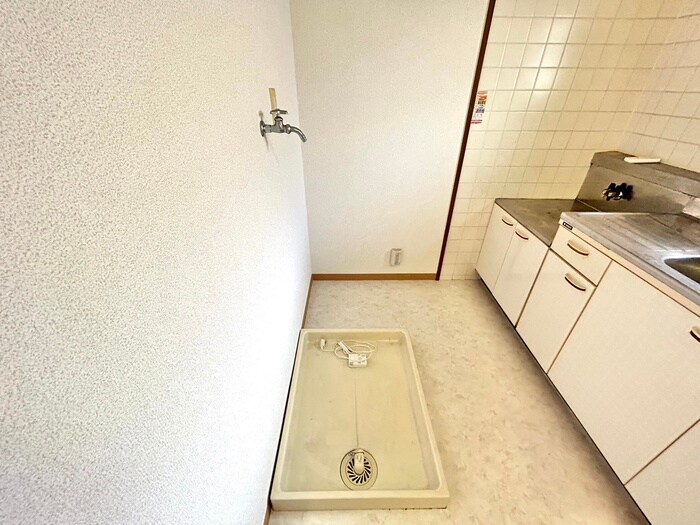 物件内観写真13　(洗濯機置場)