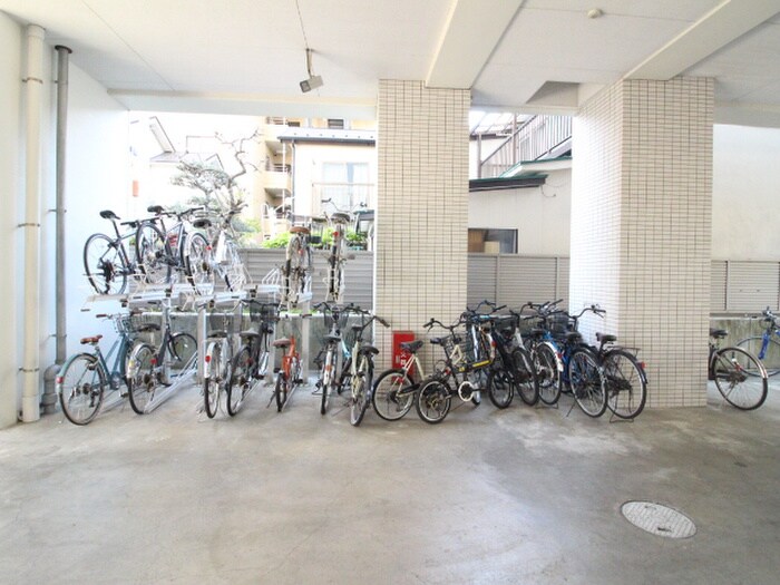物件外観写真5　(駐輪場)