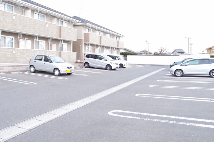 物件外観写真3　(駐車場)