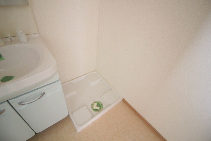 物件内観写真14　(洗濯機置場)