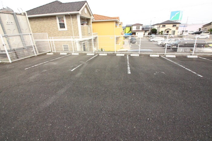 物件外観写真4　(駐車場)