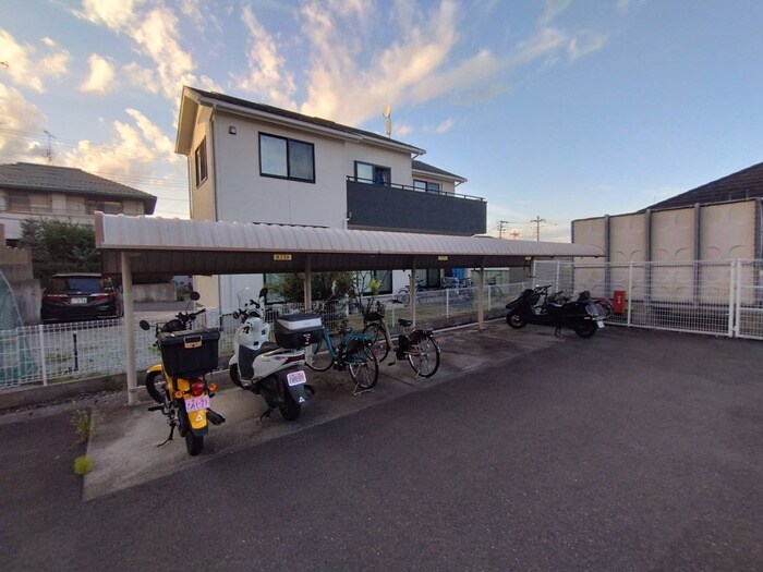 物件外観写真6　(駐輪場)