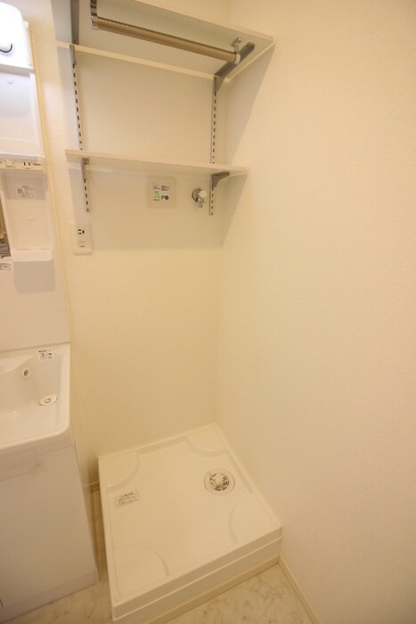 物件内観写真12　(洗濯機置場)