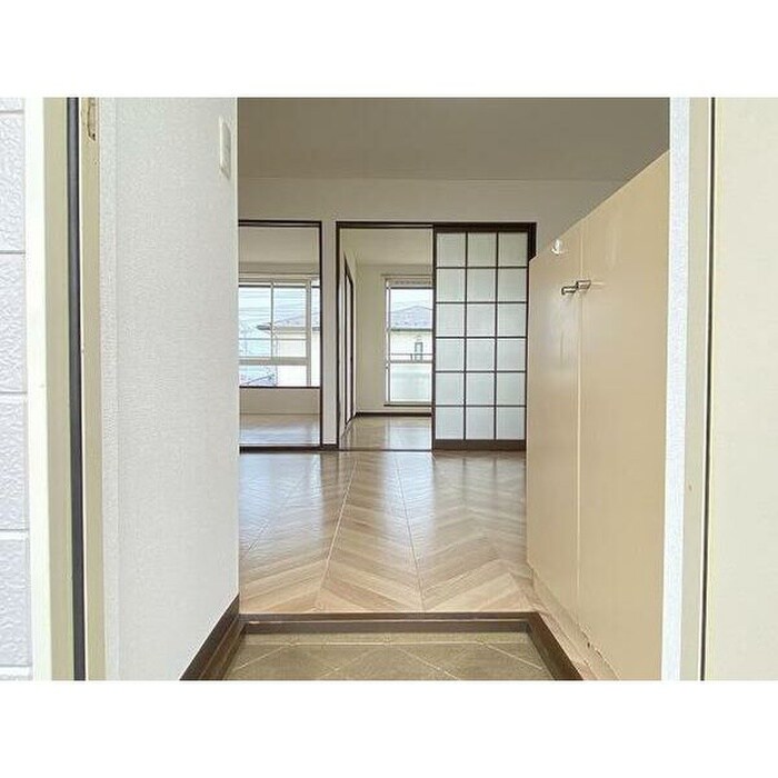 物件内観写真12　(玄関)