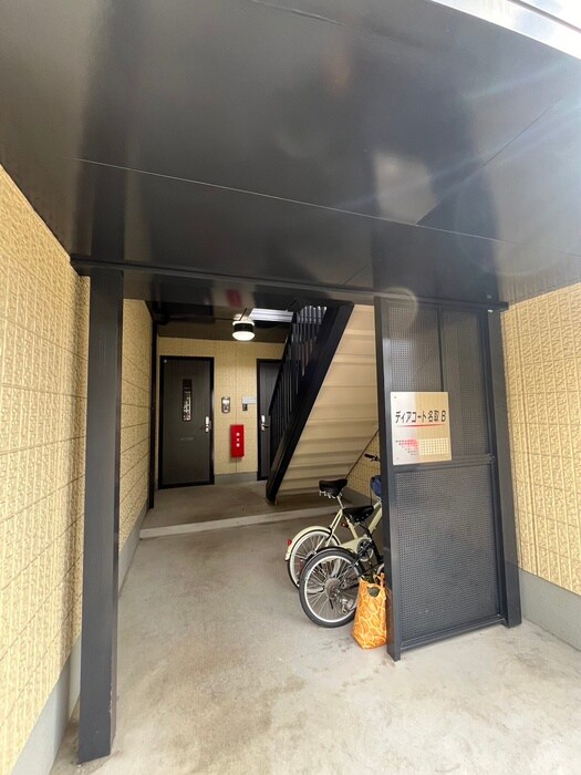 物件外観写真4　(エントランス部分)