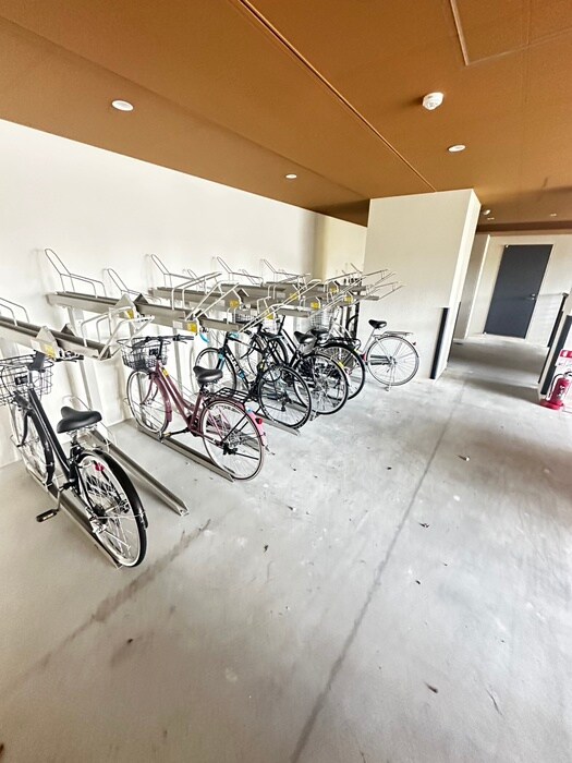 物件外観写真4　(駐輪場)