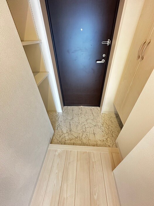 物件内観写真18　(玄関)