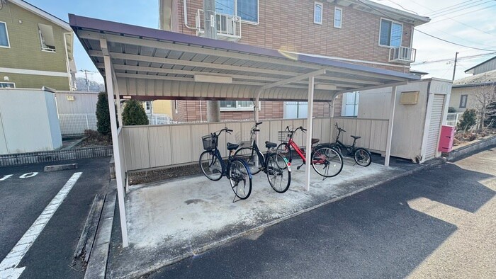 物件外観写真5　(駐輪場)