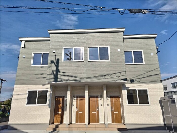 物件外観写真2　(エントランス部分)