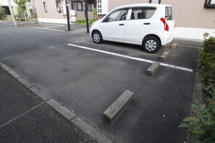物件外観写真2　(駐車場)