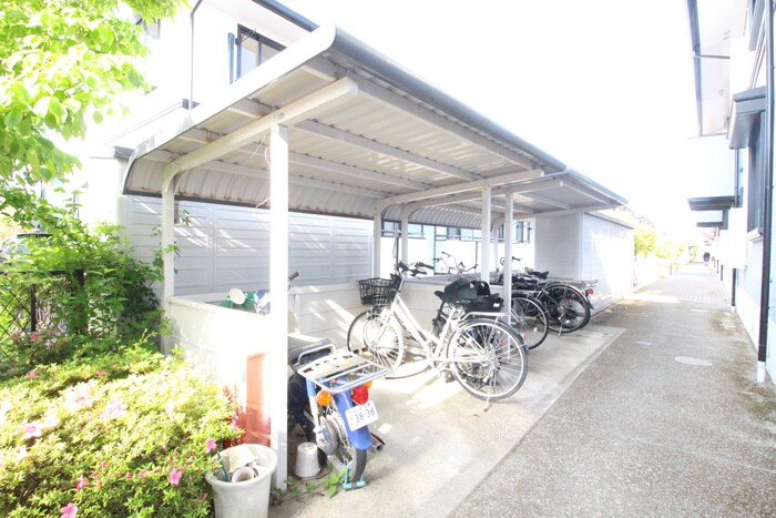 物件外観写真5　(駐輪場)