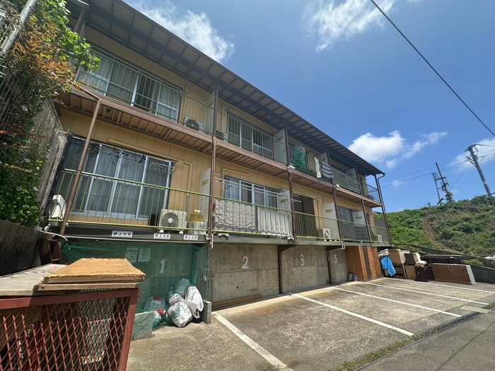 物件外観写真4　(駐車場)