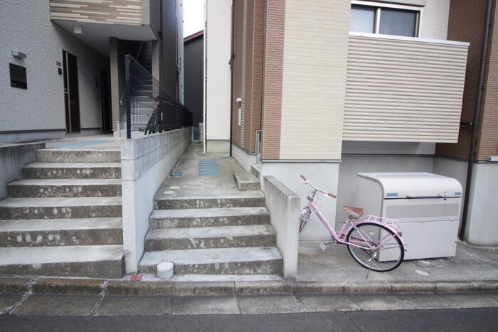 物件外観写真4　(エントランス部分)