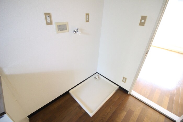 物件内観写真12　(洗濯機置場)
