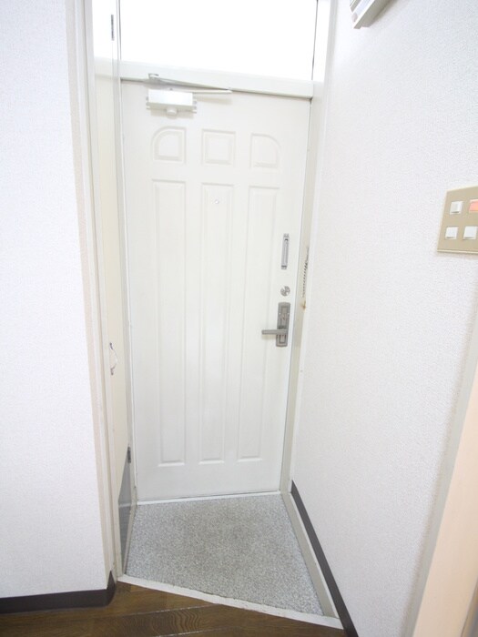 物件内観写真16　(玄関)