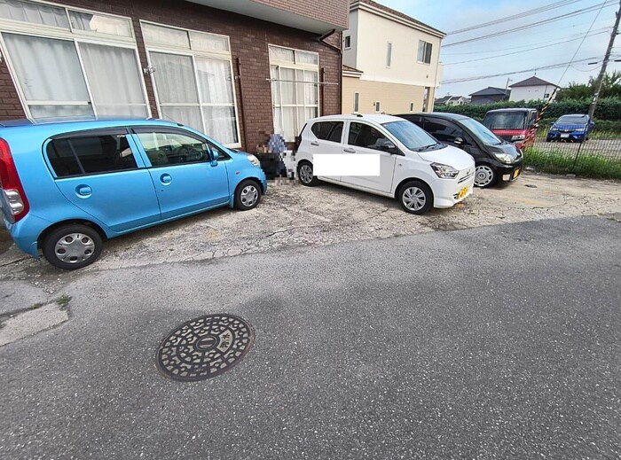 物件外観写真4　(駐車場)