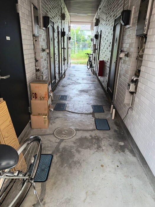 物件外観写真5　(エントランス部分)