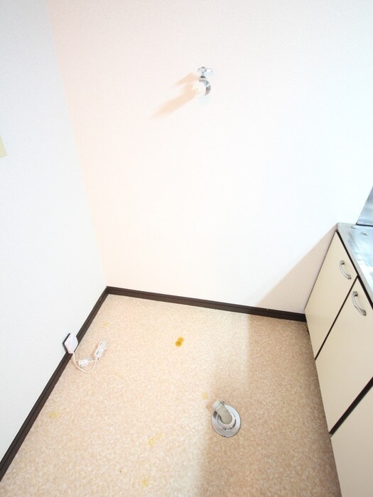 物件内観写真12　(洗濯機置場)