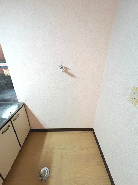 物件内観写真12　(洗濯機置場)