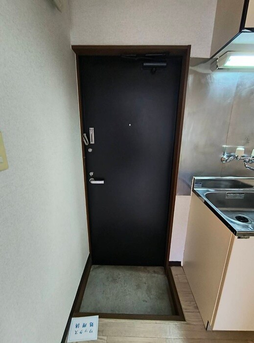 物件内観写真14　(玄関)