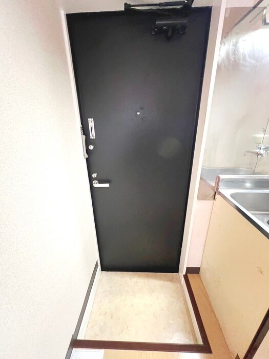 物件内観写真16　(玄関)