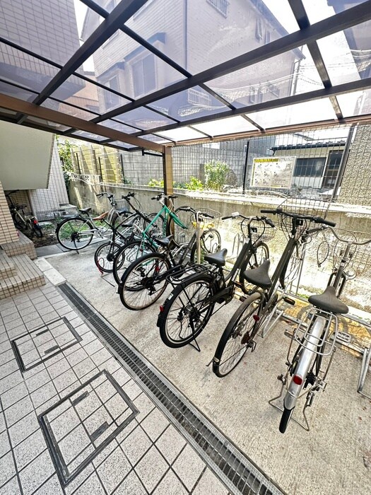 物件外観写真4　(駐輪場)