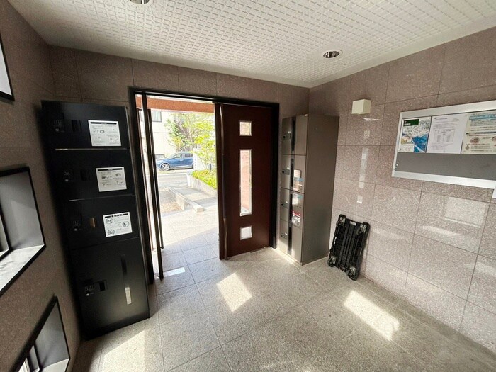 物件外観写真3　(エントランス部分)