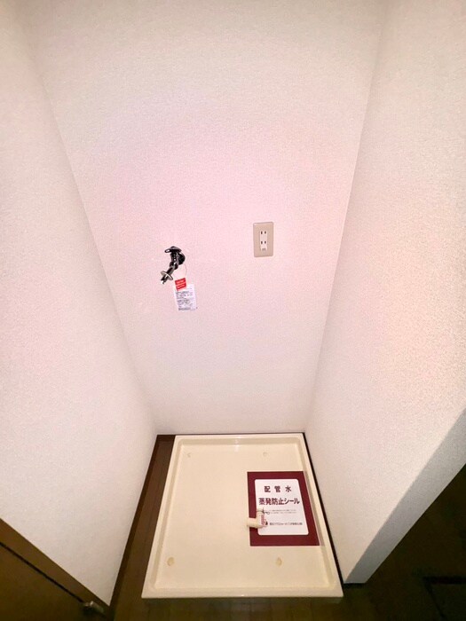 物件内観写真16　(洗濯機置場)