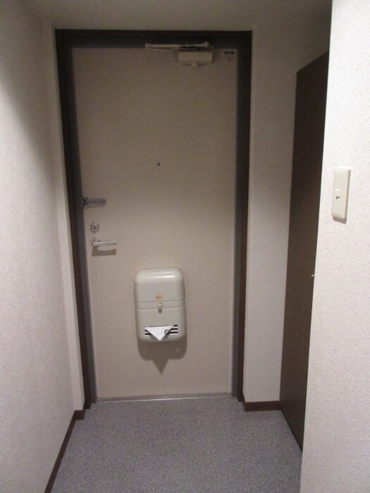 物件内観写真7　(玄関)