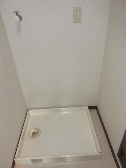 物件内観写真11　(洗濯機置場)