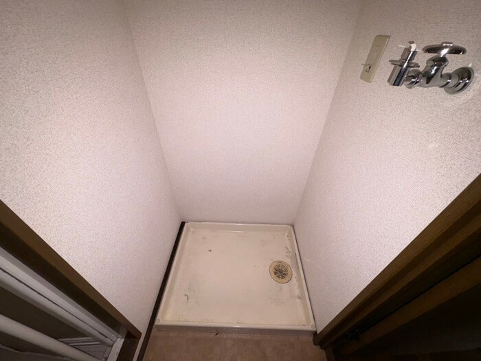 物件内観写真14　(洗濯機置場)