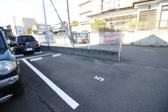 物件外観写真2　(駐車場)