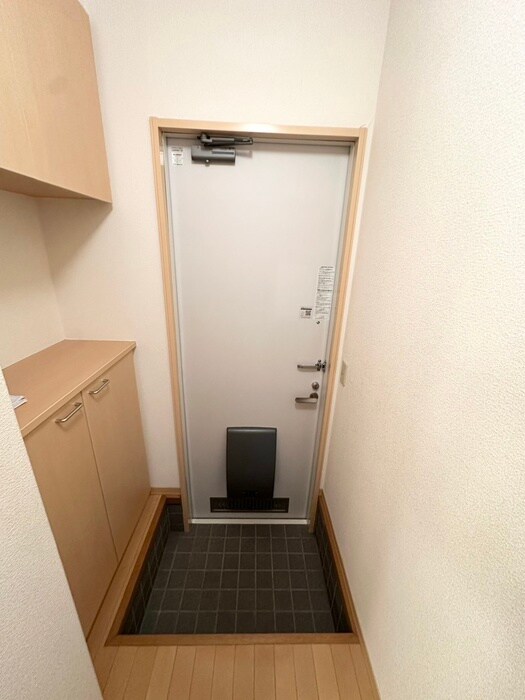 物件内観写真16　(玄関)