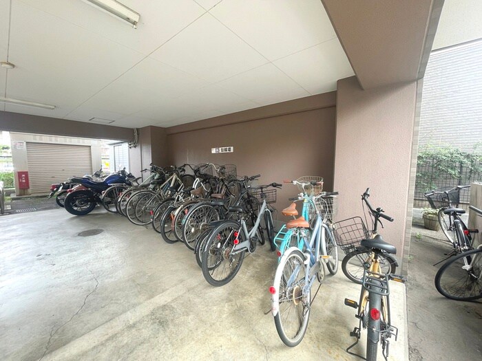 物件外観写真5　(駐輪場)