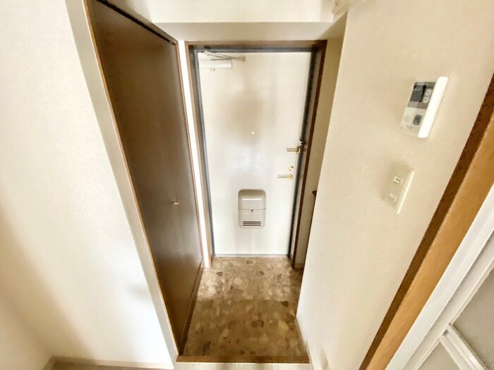 物件内観写真17　(玄関)