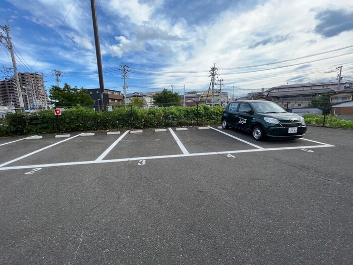 物件外観写真5　(駐車場)