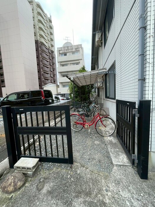 物件外観写真3　(駐輪場)