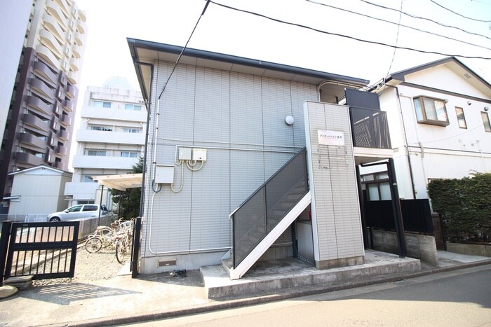 物件外観写真4　(エントランス部分)