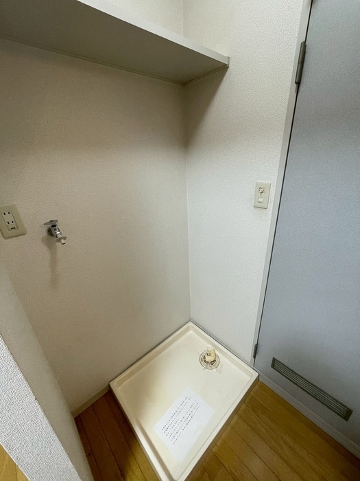 物件内観写真13　(洗濯機置場)