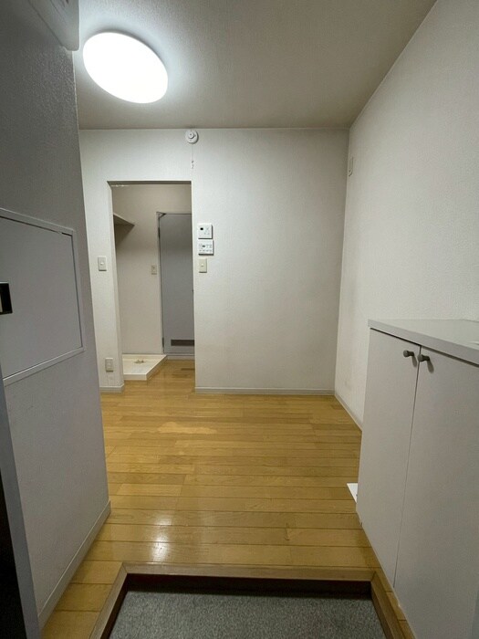 物件内観写真14　(玄関)