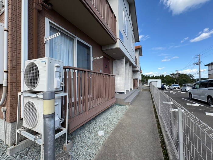 物件外観写真5　(エントランス部分)