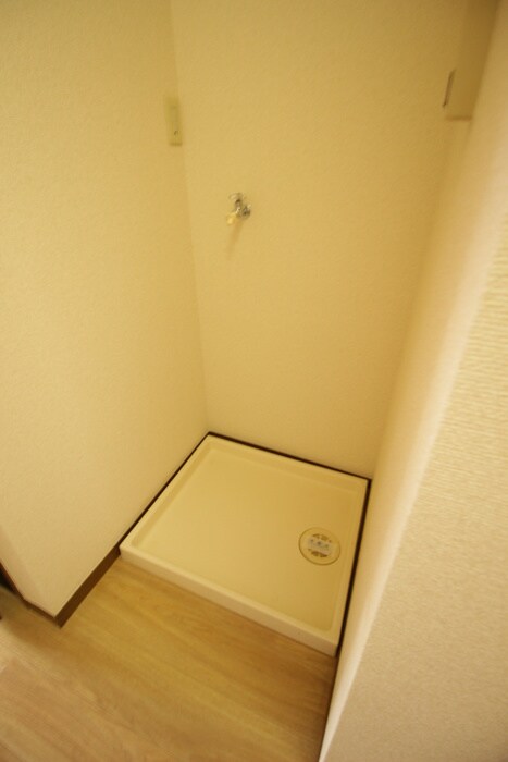 物件内観写真10　(洗濯機置場)